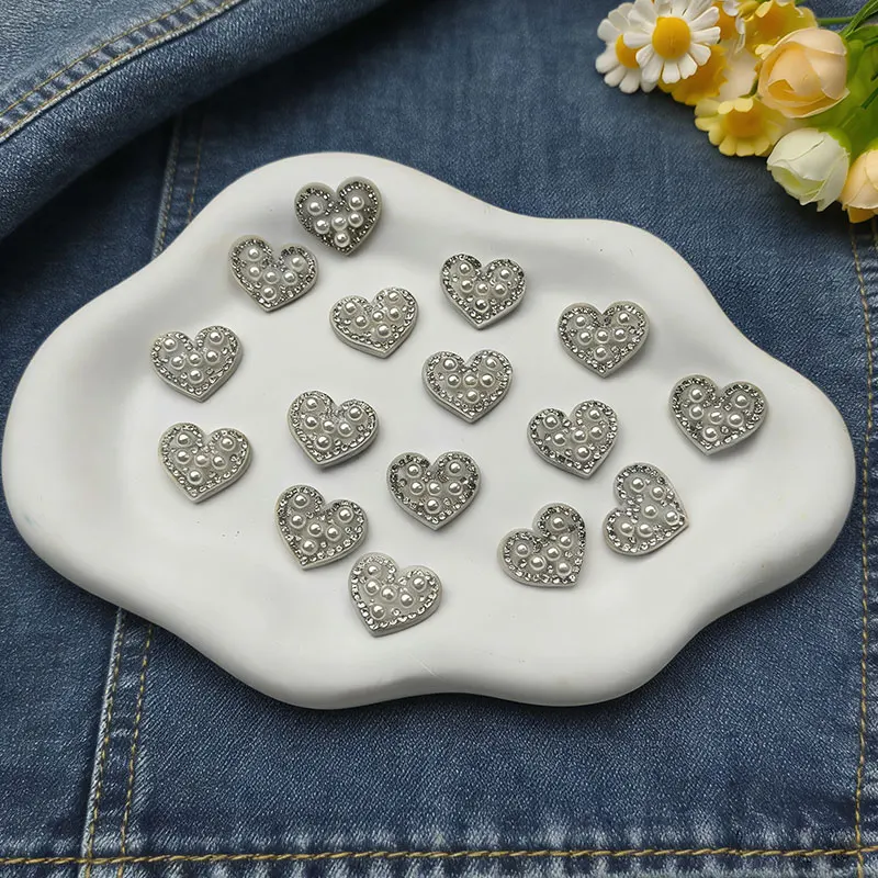 40 Stück weiße, aus Vliesstoff gefertigte Perlenherz-Strass-Aufnäher für DIY-Haarspangen, Kleidung, Hüte, Taschen, Dekorationen – Detail 3