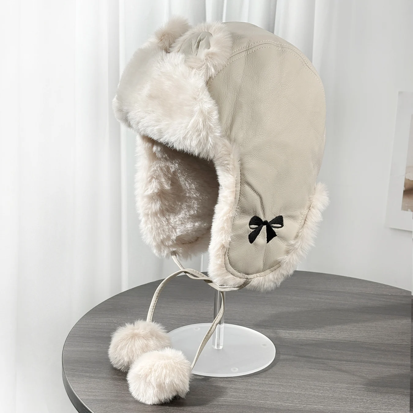 หมวกฤดูหนาวแบบเล่ยเฟิง, ปอมปอมหนัง + ดีไซน์โบว์ปัก, หมวกอุ่น, หมวกป้องกันหูบุขนแกะ, หมวกนักบินแบบหนา, หมวกสำหรับอากาศหนาว, หมวกสกี, เหมาะสำหรับสภาพอากาศหนาวจัด อุปกรณ์เสริมลำลอง