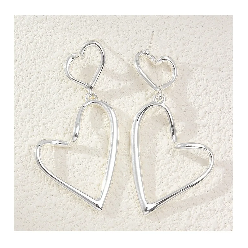 

Small Sweet Potato Explosion Double Heart Stud Earrings Light Luxury Simple Exaggerated Personality High Temperament Elegant Lov