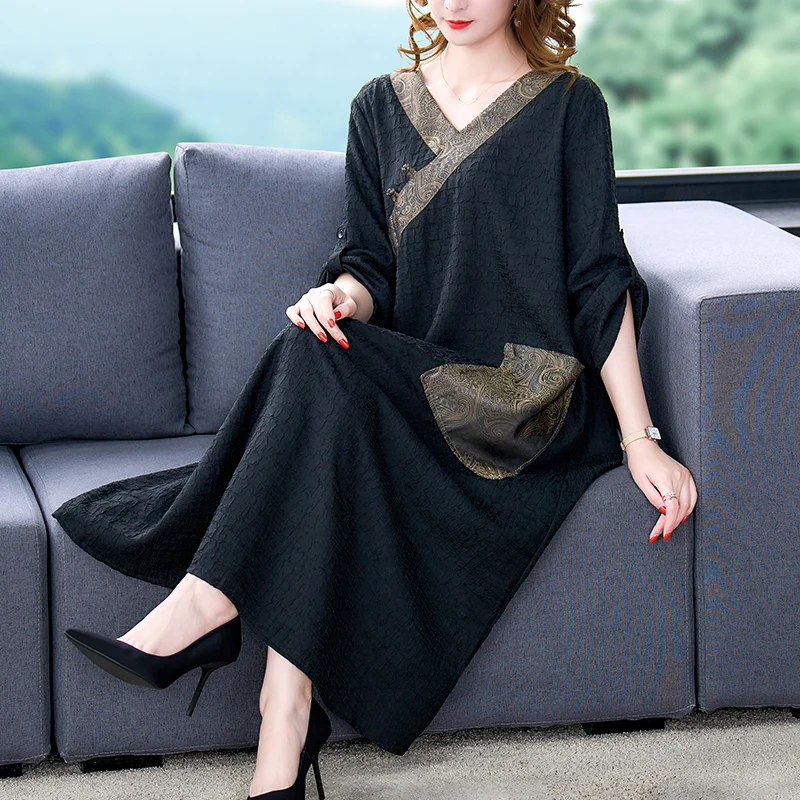 Spring and Summer 2023 New Short Sleeve Loose Large Size Silk Dress Retro Pan Mouth Black Satin Slim Knee Length Dress Gown