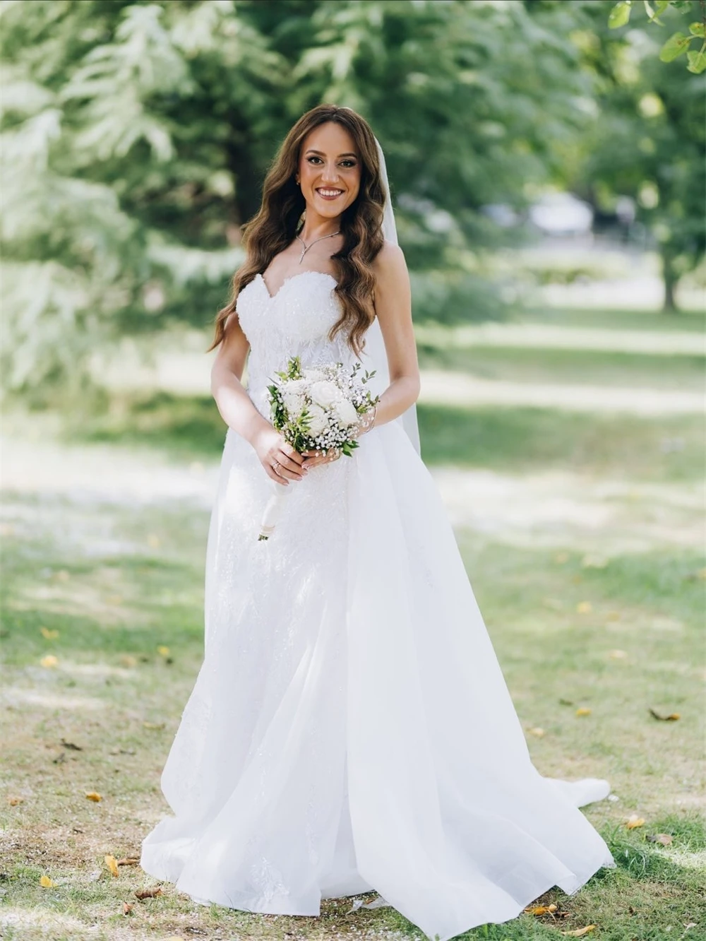 

Customized Boho White Organza Wedding Dress Formal Sweetheart Sleeveless Bridal Gowns Dreamy A-Line Court Train Vestido De Novia