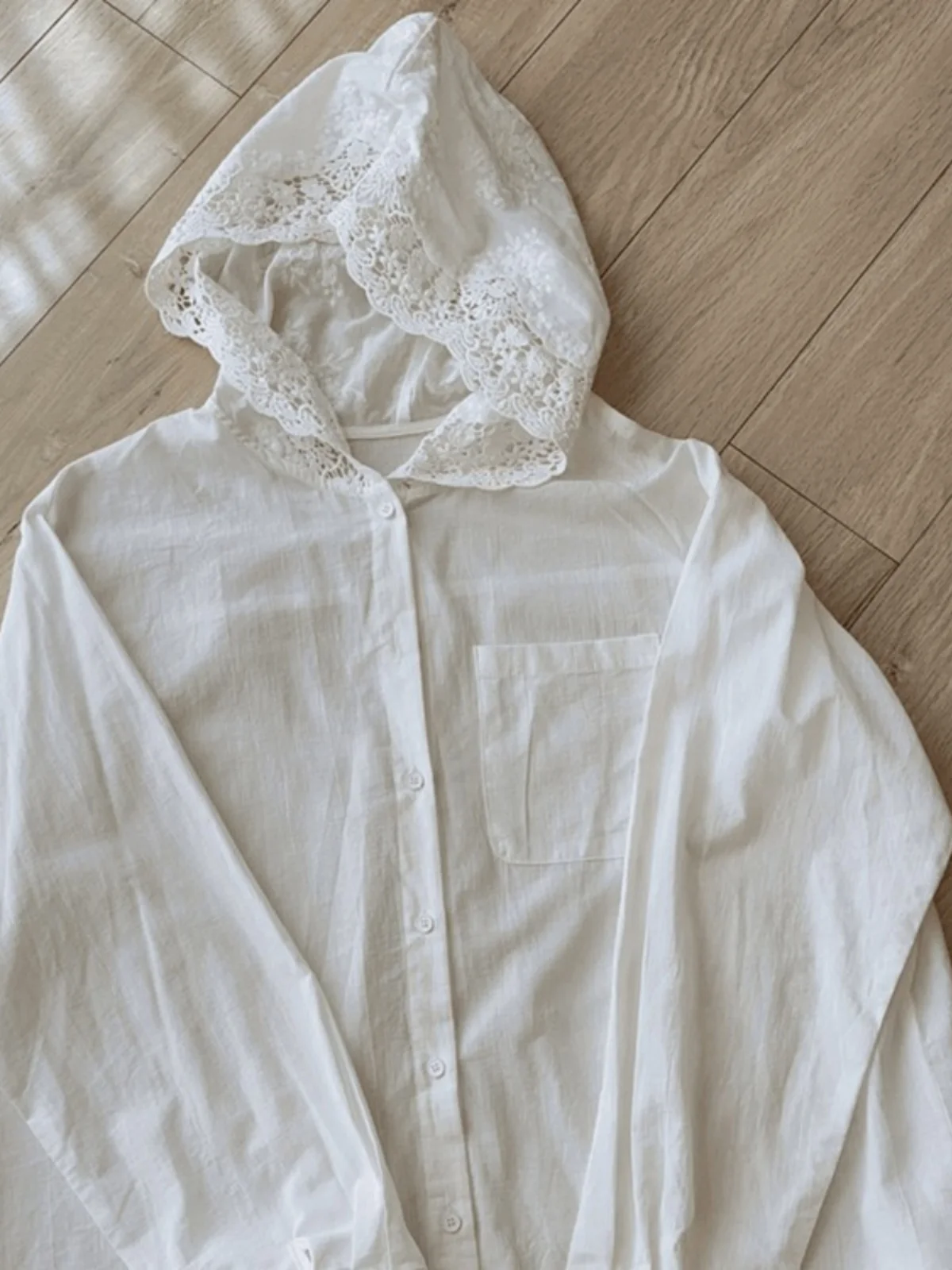 Lente witte capuchon irt dames retro kant ontwerp losse irt unieke super mooie top trendy Koreaanse Sle Long Sve