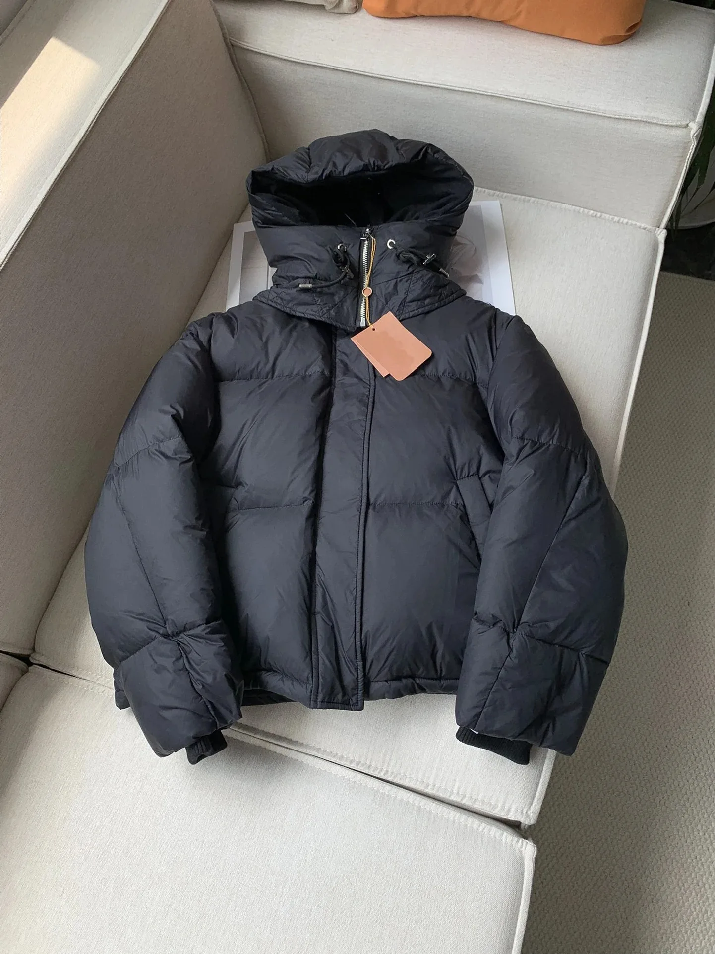 New autumn and winter women's down jacket, white goose down hooded top, warm and fashionable women's jacket