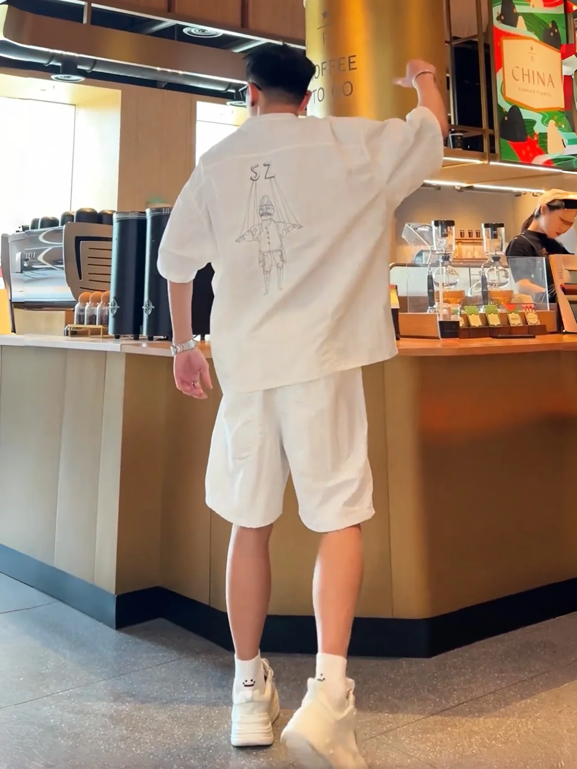 

Fashionable Summer Men's Set with 3D Patch Pocket Design And Batwing Sleeves Short Cotton Polyester Blend T-shirt Shorts Two-...