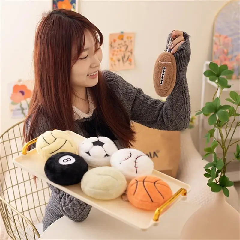 ตุ๊กตาผ้าพลัฌรูปทรงลูกบอล ฟุตบอล รักบี้ บิลเลียด บาสเกตบอล วอลเลย์บอล เบสบอล เทนนิส ของเล่นตุ๊กตา ของที่ระลึก พวงกุญแจ จี้กระเป๋า