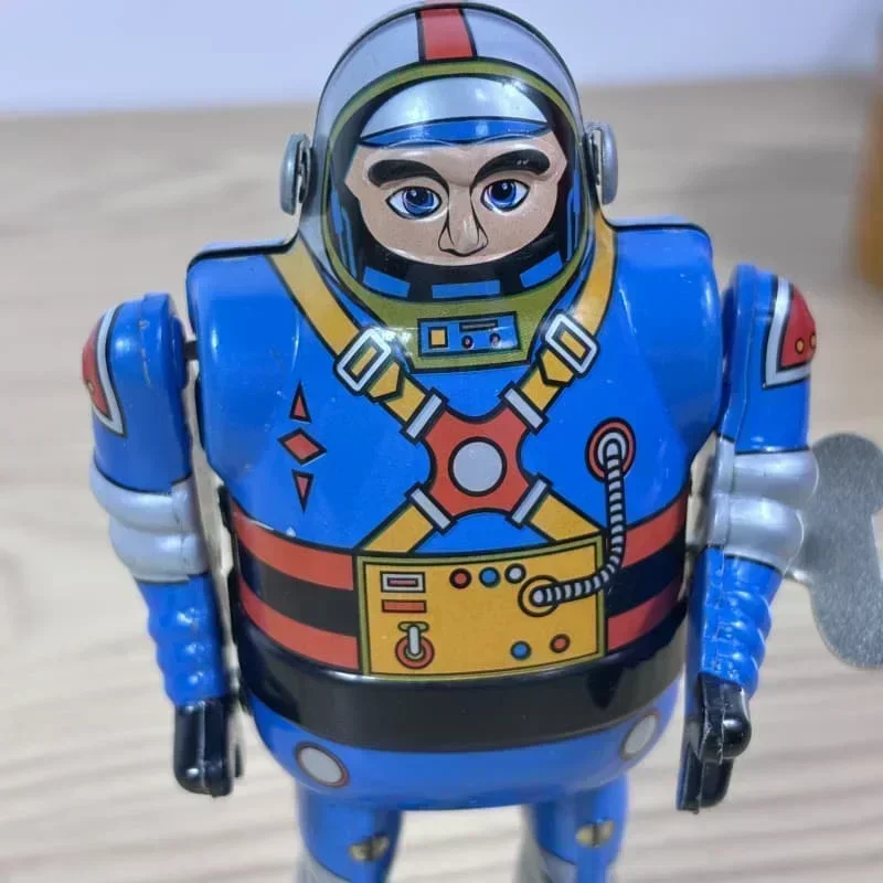 

Mechanical Toy Classic Metal Walking Tin Spaceman Astronaut Robot Recall Collection Retro Clockwork Wind Up Toy