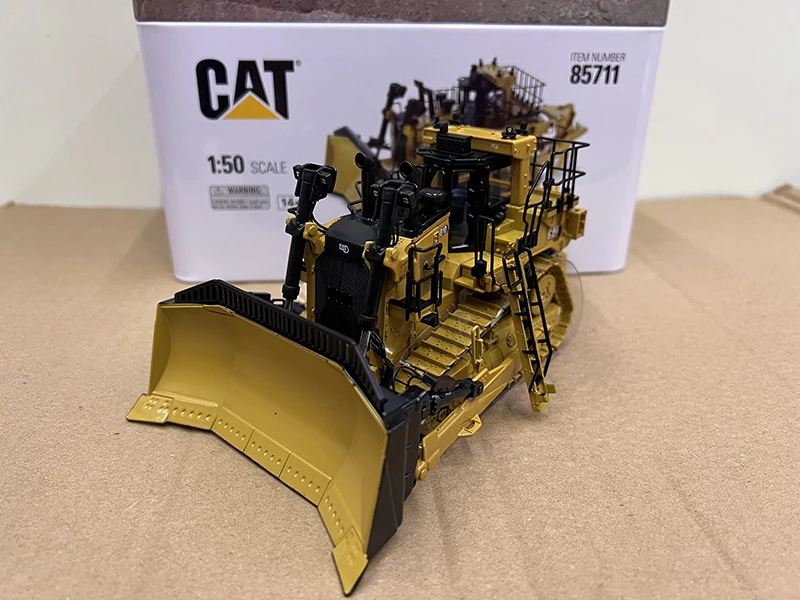 DM Diecast Alloy 1:50 Scale CAT D10 DOZER Crawler Bulldozer Cars Model Engineering Forklift Adult Toys Classics Souvenir Gifts