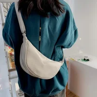 Sac de poitrine de couleur unie pour femmes, sac à bandoulière de voyage de grande capacité, sac de ceinture demi-lune pour dames, sacs banane de rue quotidiens 2024 2