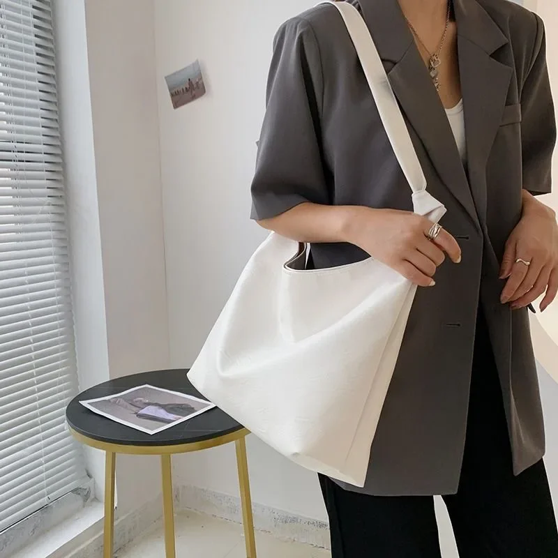 Contemporary Tote Bag Premium Leather Spacious Design Modern Minimalist Aesthetic Secure Storage Versatile Styling