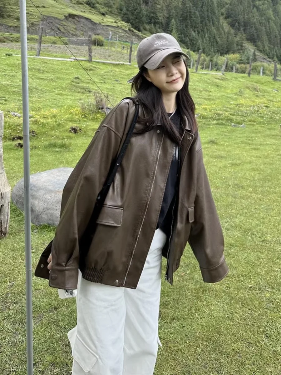 Jaet de motociclista para mujer, abrigo de cuero con diseño Retro americano, color marrón, Bla, corte holgado, largo, Sve, novedad de Otoño de 2023