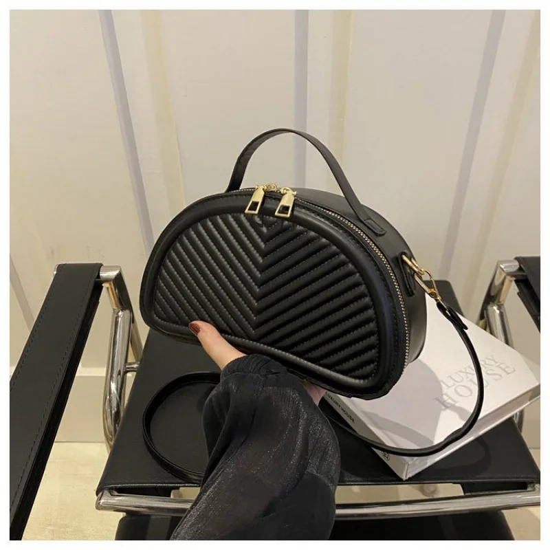 

Luxury Brand Fashionable Leather Women's Crossbody Bag Elegant Classic Popular Paris Classy Detailing Vintage Bag​