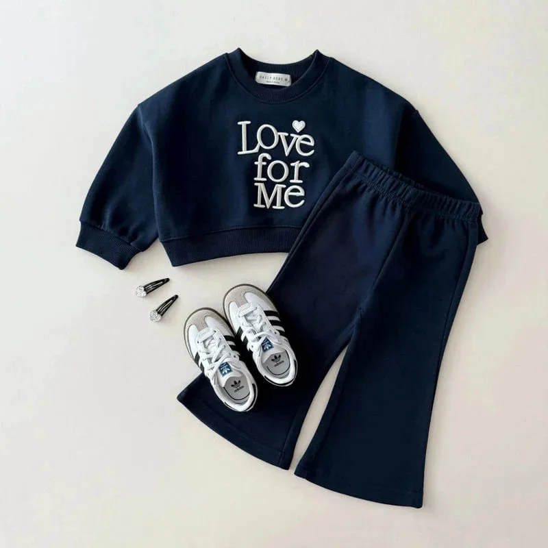 

2025 Autumn New Girls Casual Clothes Set Children Letter Embroidery Sweatshirt Outfits Baby Girl Loose Flared Trousers 2pcs Suit