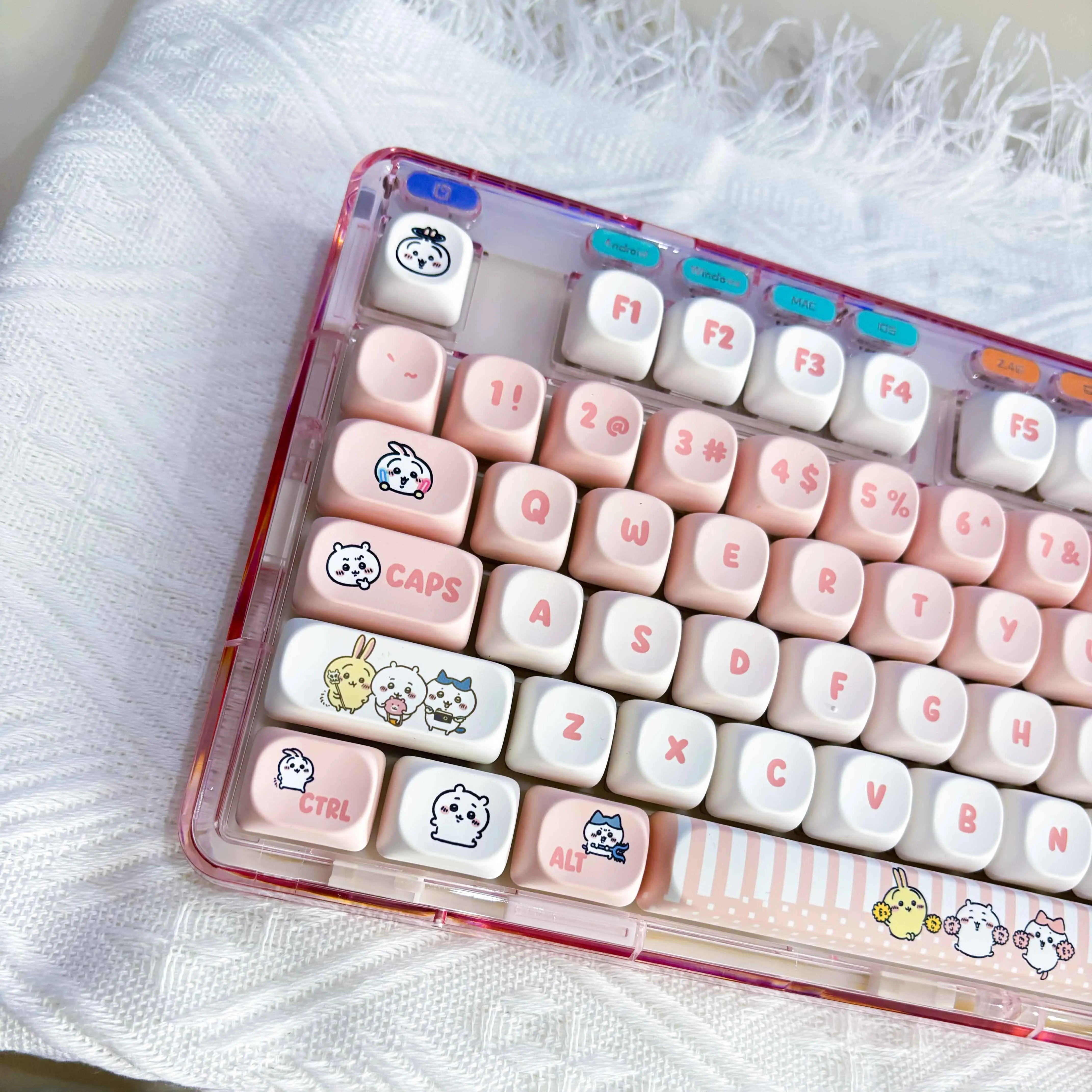 Cheer-Up Usagi Keycaps MOA Profile PBT Material Kawaii Keycaps أغطية مفاتيح متينة مع تصميم أرنب لطيف