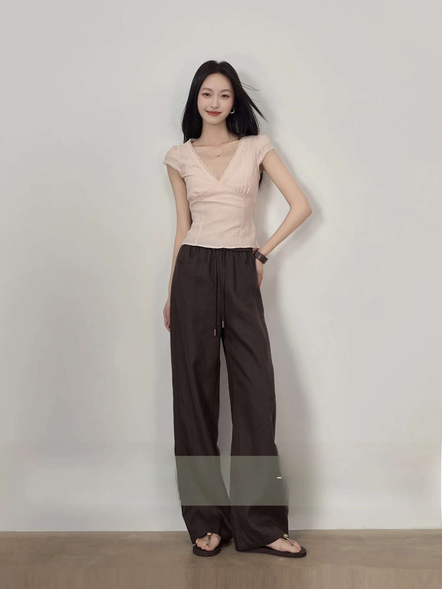 

Slimming Casual Pants in Coffee Color with Silk And Linen Light Weight Women's Fashionable Trousers for Summer Season