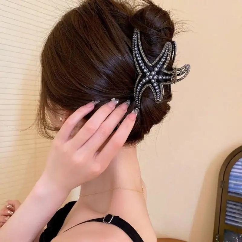77HE CLATHER FISH HAIR CLAW مع تصاميم أحجار الراين الكاملة للنساء والفتاة كل يوم وارتداء قبضة قوية