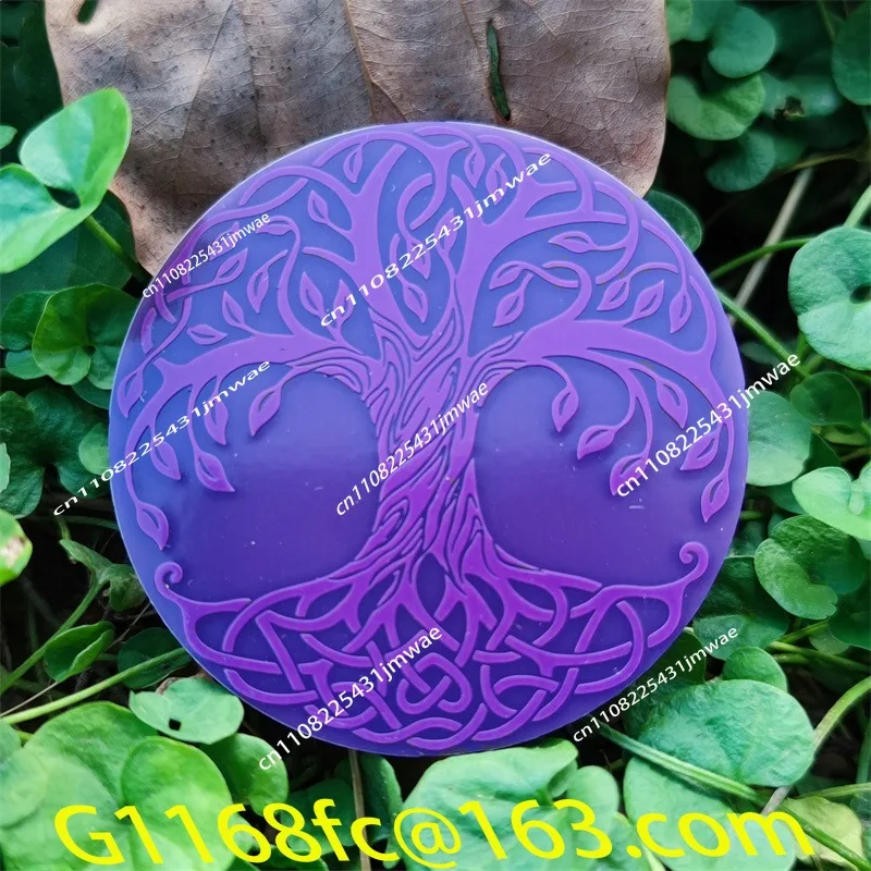 Beautiful polarized disc multi-frequency oscillator