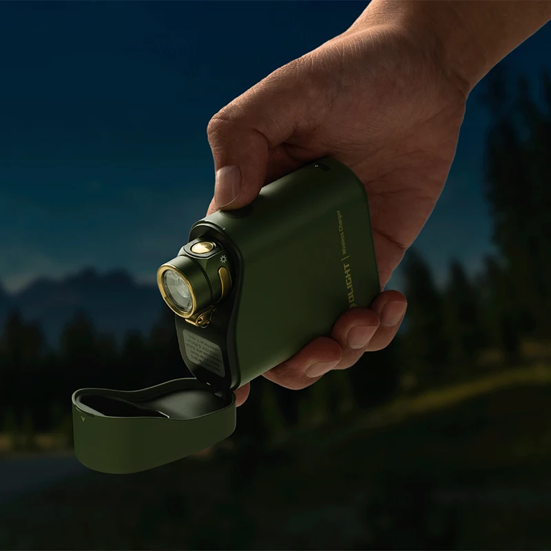 Olight Baton 4 Commander 4 Ultra Luminoso 1300 Lumen Portatile EDC Torcia portatile ad alta intensità Luce di sicurezza per autodifesa