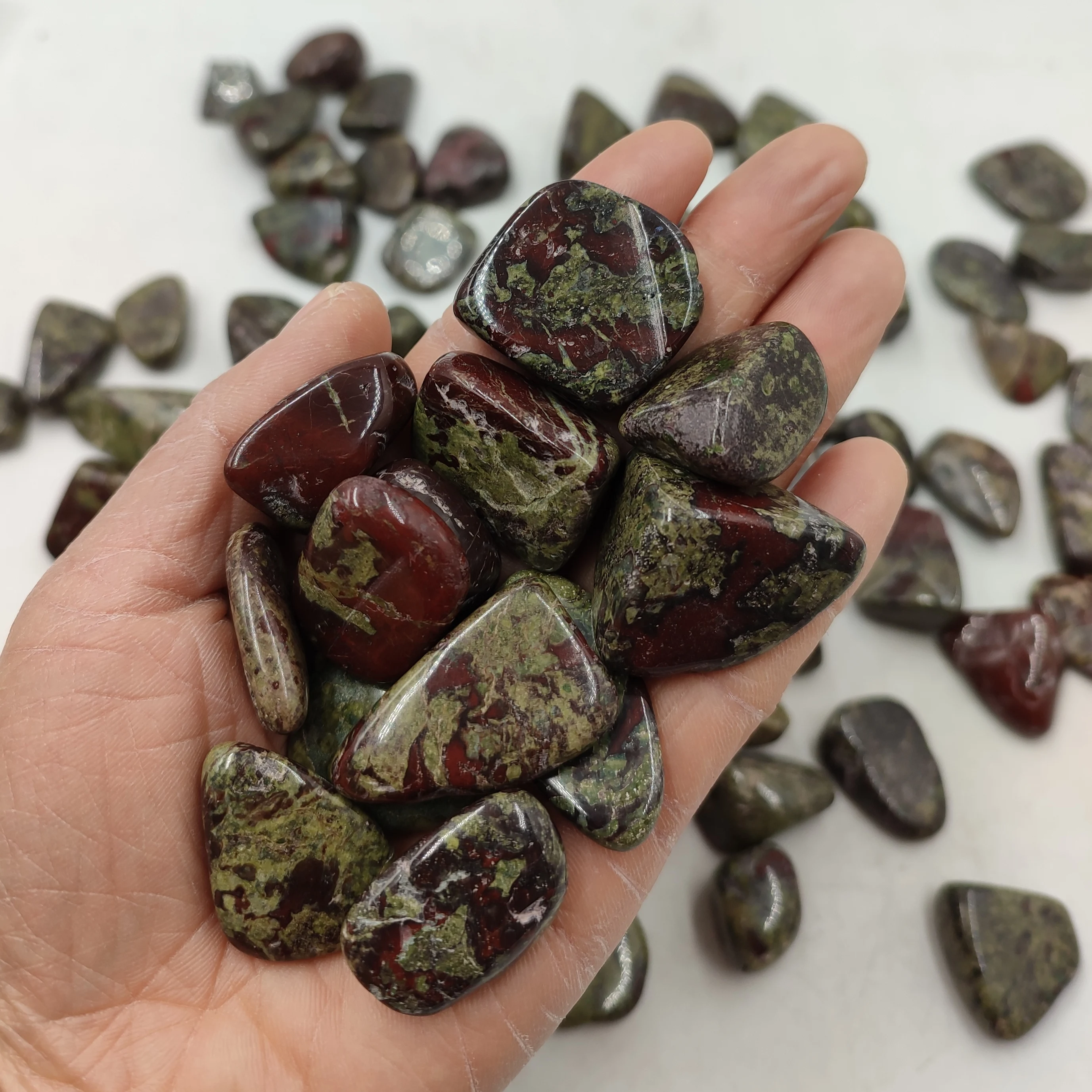 1pc Random Natural Irregular Dragon Bloodstone Tumbled Stone Rough Crystal Healing Energy Gemstones Mineral Specimen Home Decor