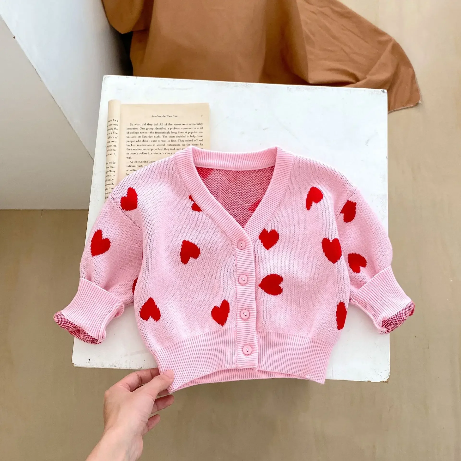 Baby Clothing Girls Sweater 2023 Autumn Baby Girls Pink Heart Big V-neck Knitted Coat Cardigan Cute Casual Warm Kids Sweater