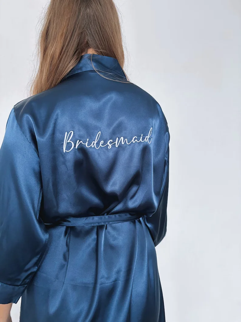 ส่วนบุคคลแชมเปญ Bridesmaid Robes ปักซาตินเจ้าสาว Robe Dressing Gown ชุดนอนของขวัญเพื่อนเจ้าสาว Maid of Honor เจ้าสาว