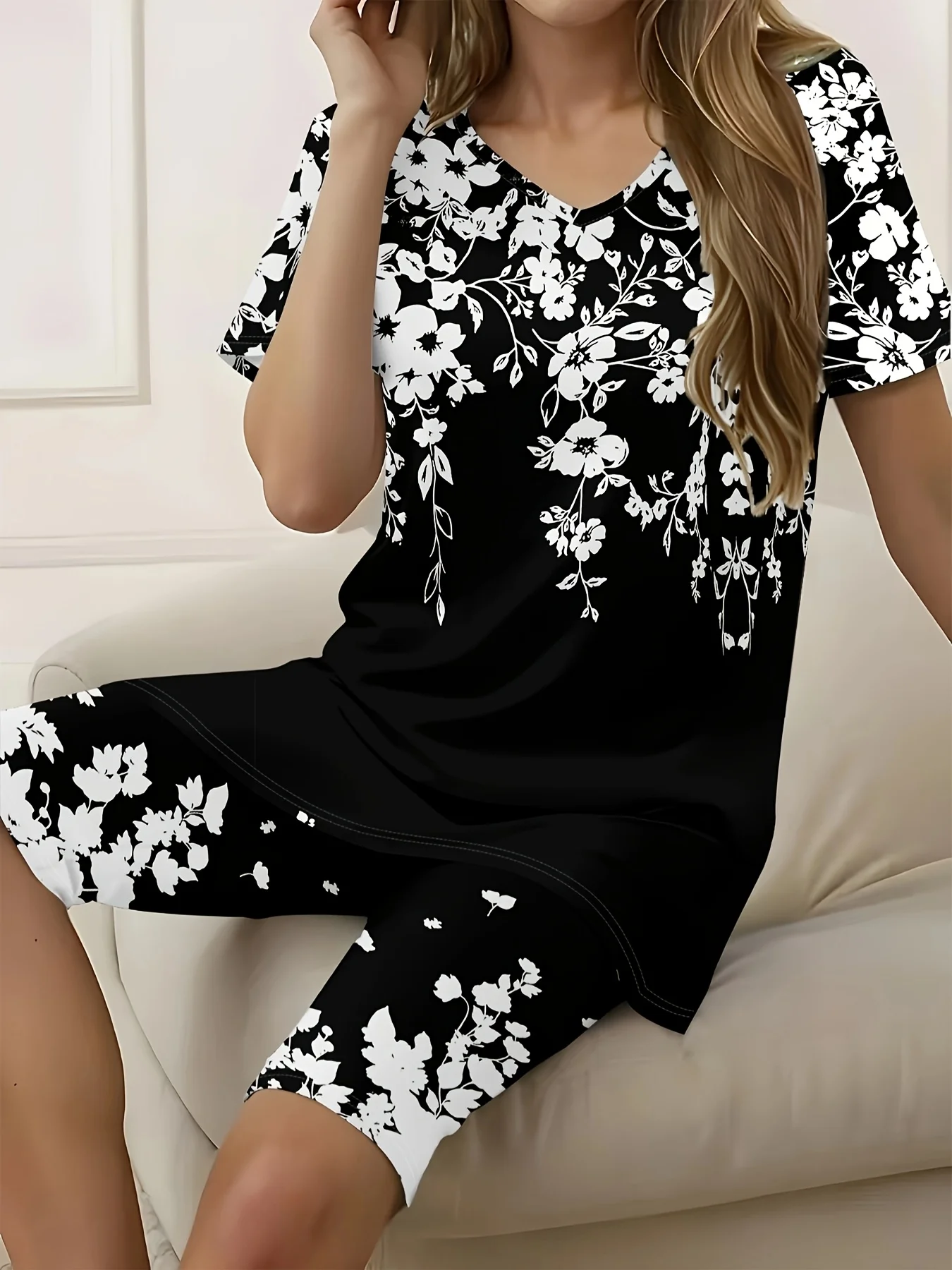 

Printed Design Spring/Summer Black And White Floral Pattern casual style women's shorts set