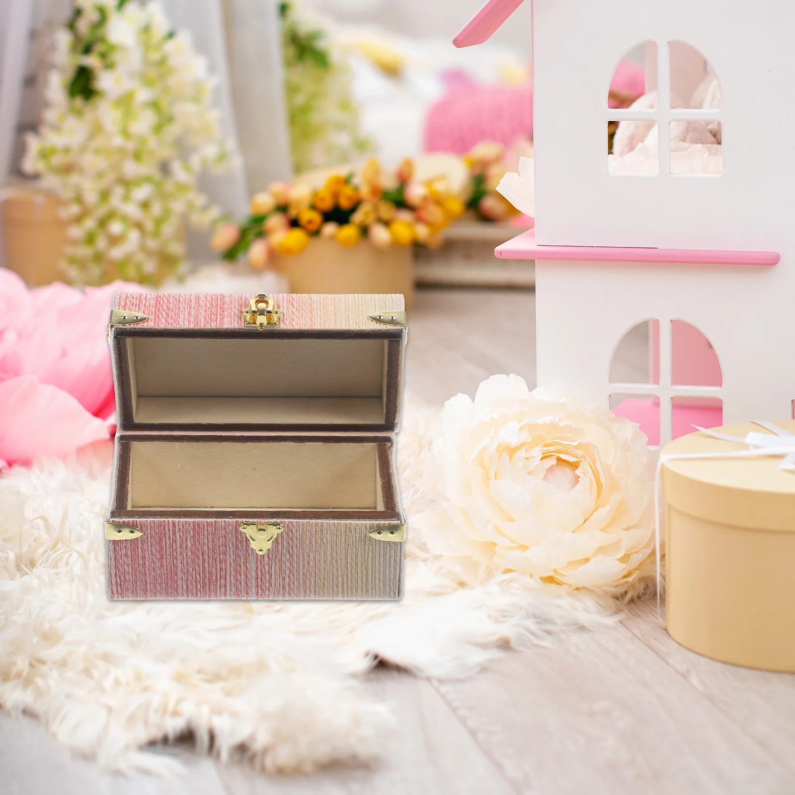 

Миниатюрный винтажный чемодан 1:12 для кукольного домика, дорожный сундук с реалистичными деталями, деревянная конструкция, мини-ящик для хранения, мини-домик