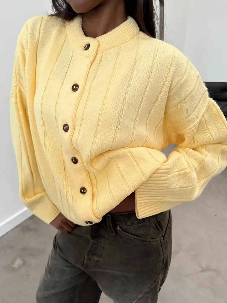 

EOENKKY женский новый вязаный кардиган с круглым вырезом из мягкой ткани с длинными рукавами и пуговицами спереди, свободные осенне-зимние повседневные свитера со скобами