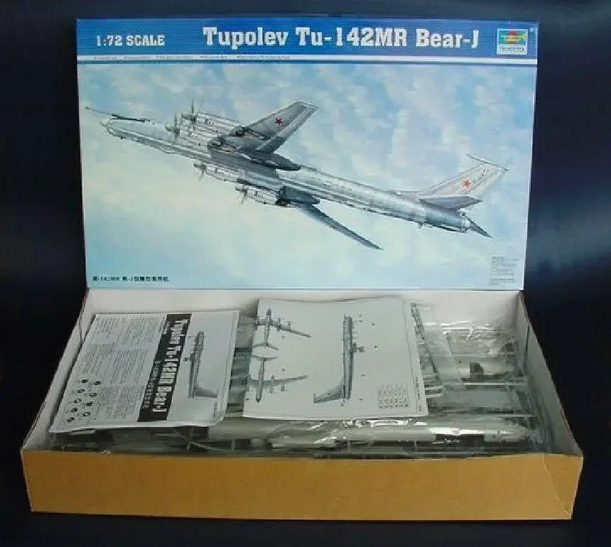 Trumpeter Model 01609 1/72 Tupolev Tu-142MR Bear- J model kit