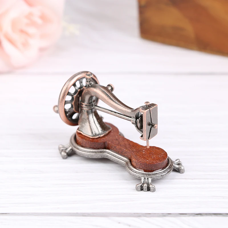 1Pc Dollhouse Miniature Sewing Machine Model 1:12 Mini Furniture Tailor Toy Doll House Decor Accessories