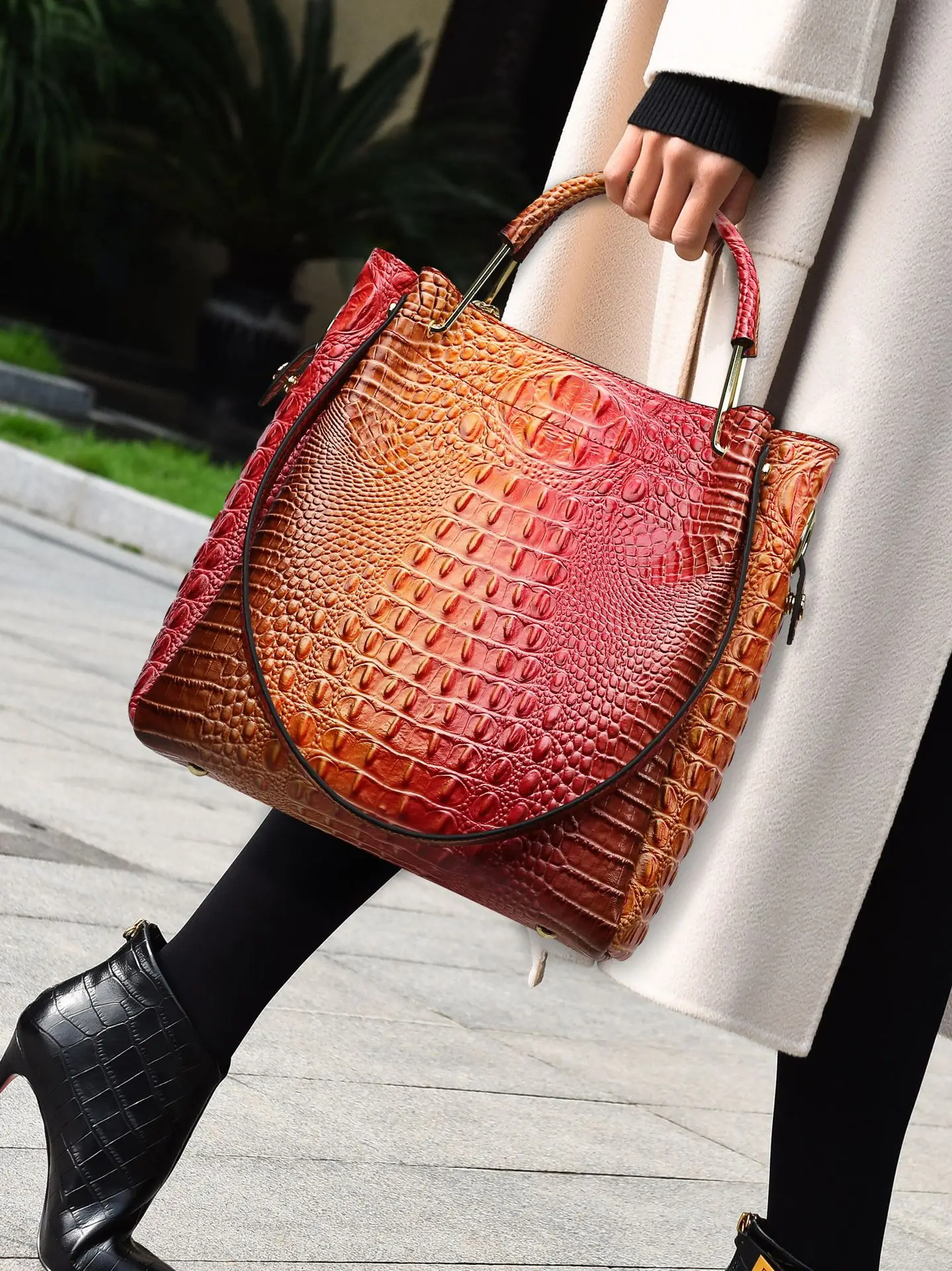 

Leather women 2024 new first layer leather Dazzling colors crocodile pattern bucket bag hand-held single shoulder Tote bag vip