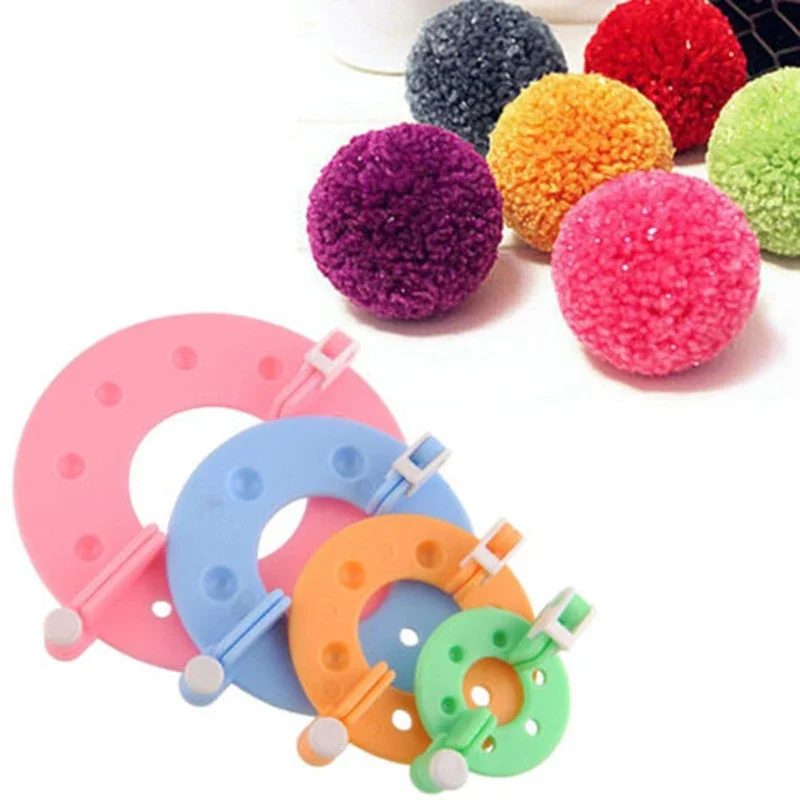 1Set 4 Sizes DIY Sewing Tools Pompon Set Plastic Pom Pom Maker Clover Fluff Ball Weaver Needle Craft Knitting Tool Color Random