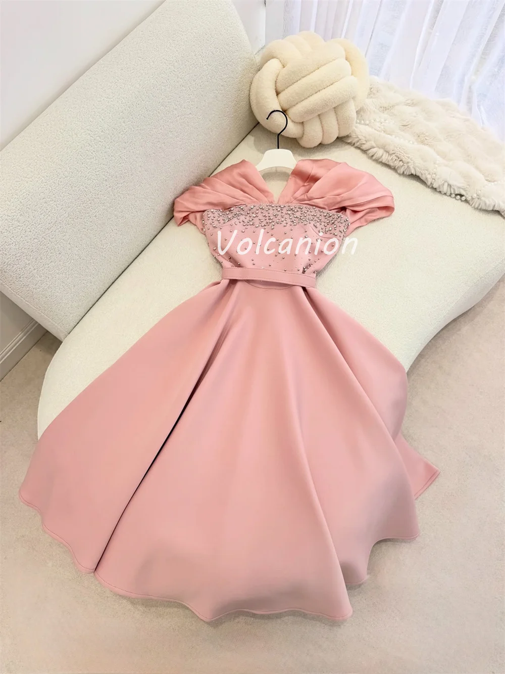 Abiti classici personalizzati di alta qualità in jersey con strass e fascia a trapezio con spalle scoperte Abiti da cerimonia su misura
