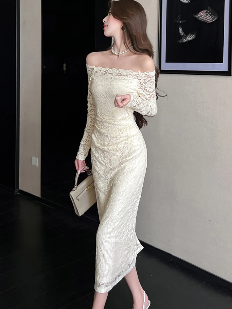 Sukienka damska długa, seksowna, z białej koronki, ażurowa, z dekoltem typu slash neck, elegancka, dopasowana, na studniówkę, jesień-zima, vintage, 2025.