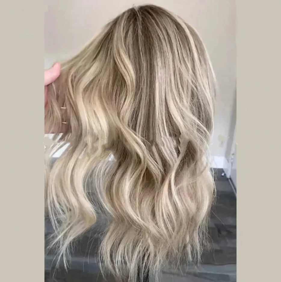 باروكات شقراء قصيرة مموجة مع باروكات مموجة بنية اللون للنساء، شعر مستعار اصطناعي بجذور داكنة، شعر مستعار بطبقات طبيعية، شعر مستعار قصير