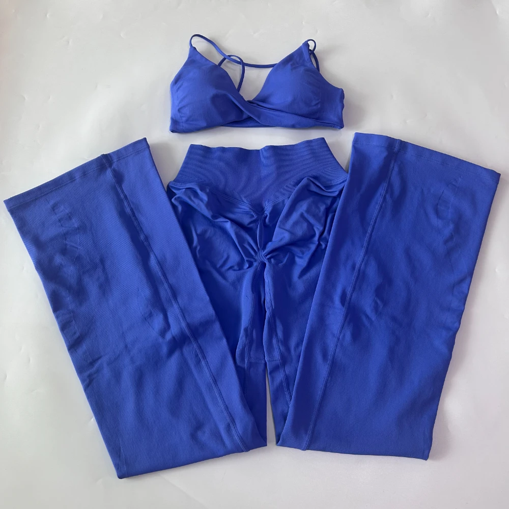 2-teiliges Set mit ausgestellten Leggings für Damen, Sport-BH mit Twist-Front, weite Yoga-Hose, nahtloses Yoga-Set, Trainingskleidung, Trainingsanzüge – Detail 16