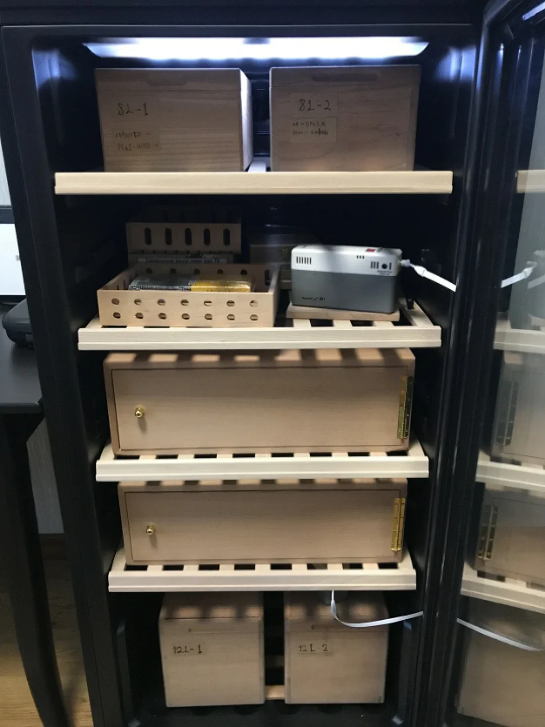 For HumidiCup Electronic Cigar Humidifier M1, for Cigar Cabinets and Wine Cabinets, Humidifies Cigar Tobacco and Red Wine