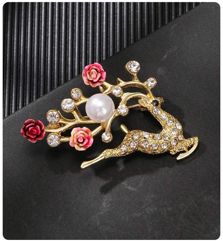New deer brooch with high-end feel, niche animal studded diamond chest flower, fashionable clothing accessories