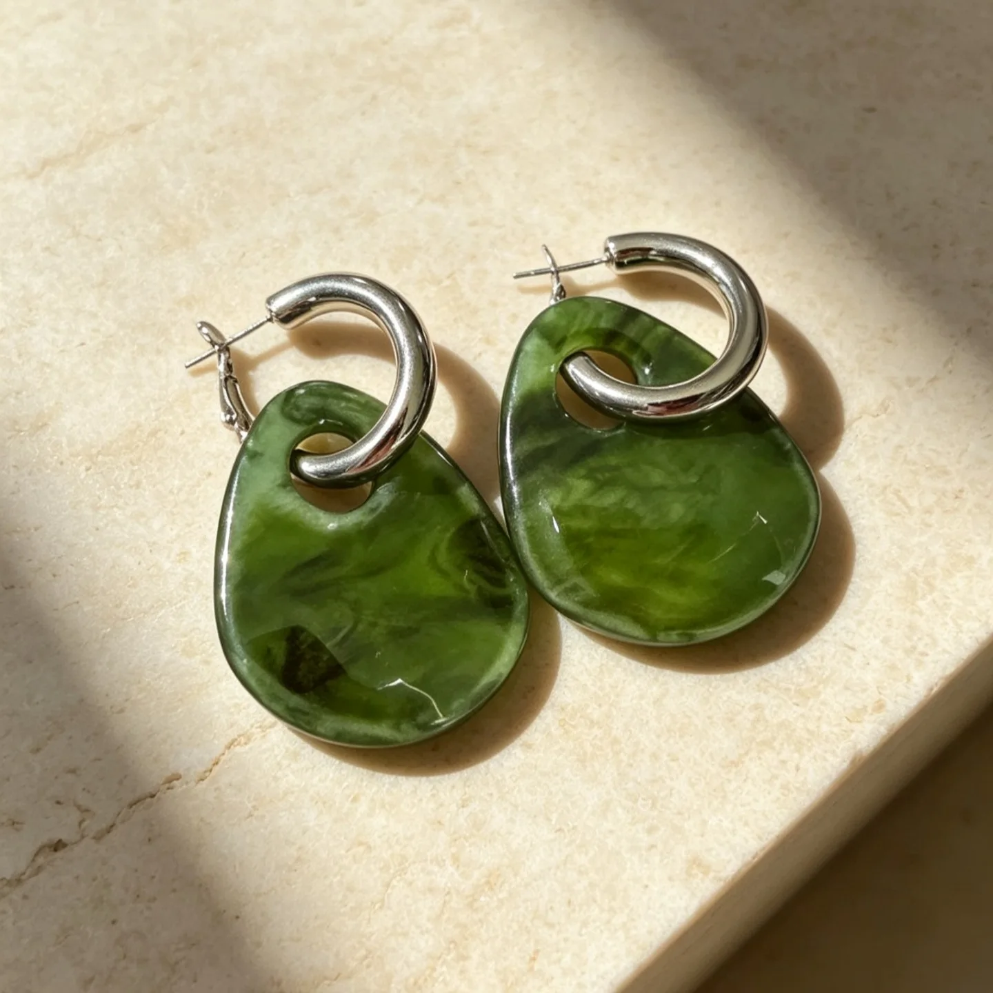 Retro Style High-end Resin Buckle Metal Splicing Earrings for Women