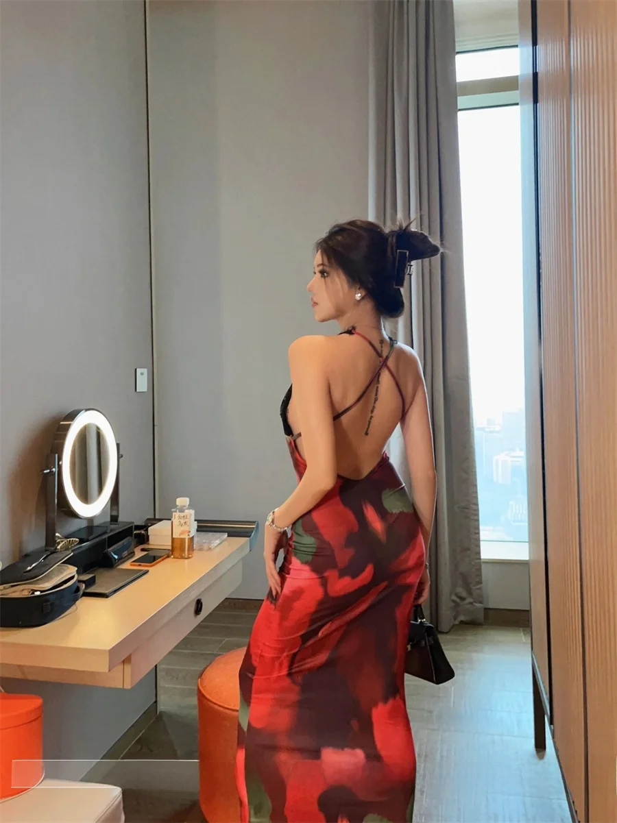 เดรสยาวทรงเอเข้ารูปเอวสูงลายดอกไม้แต่งลูกไม้ คอวีลึก ดีไซน์เซ็กซี่และสง่างาม