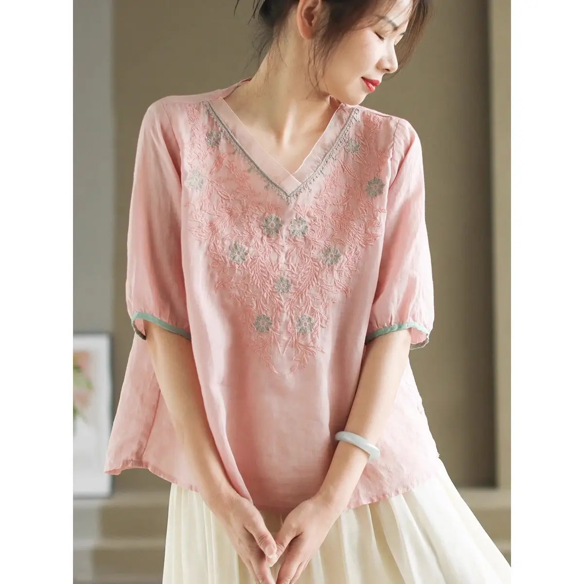 

New Summer Style 2025 Retro Heavy Embroidery V-neck T-shirt Women's Patchwork Top Thin Style