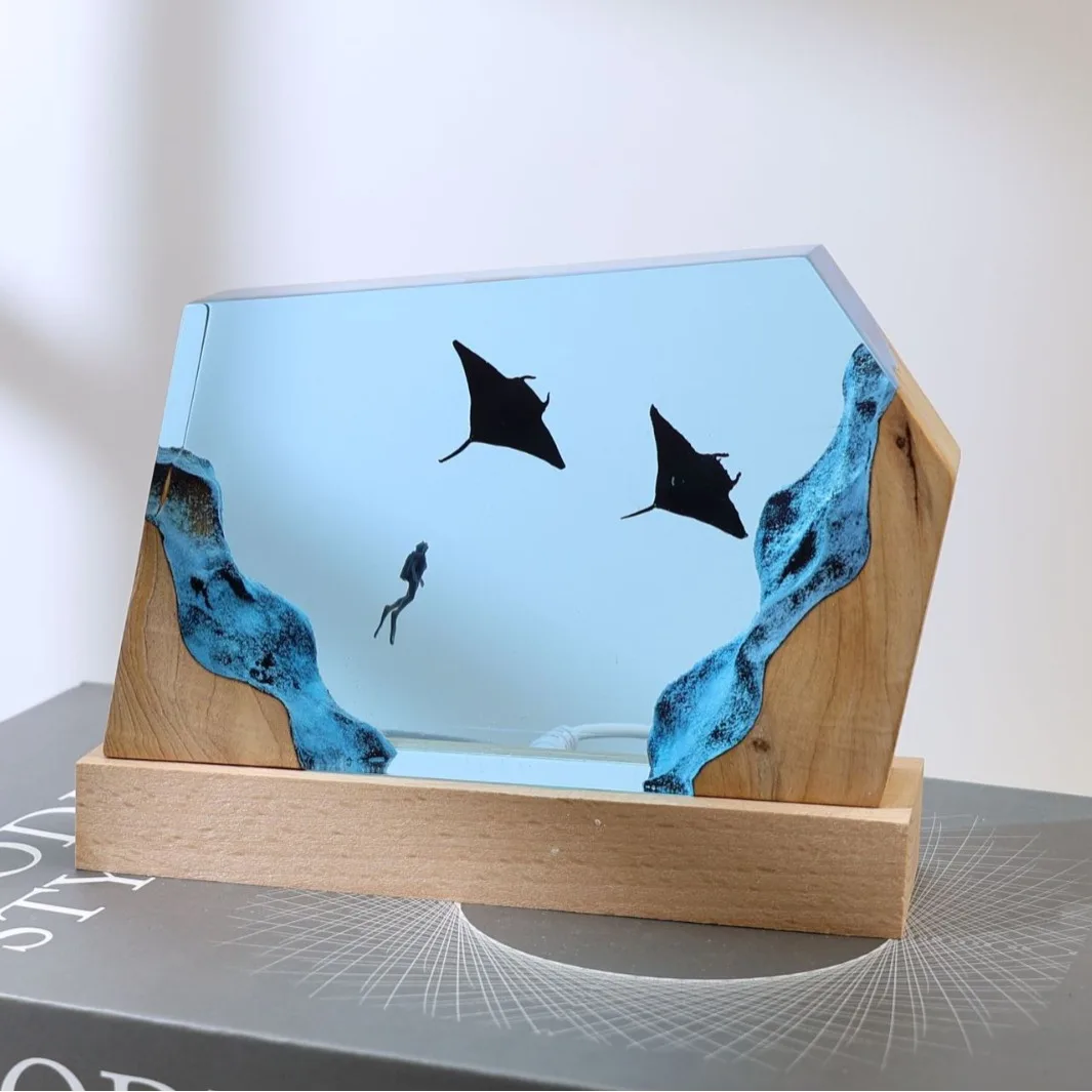 

Divers Exploring The Deep Sea Resin Wood Lamp Sculpture Free Diving Unique Home Decoration Craftwork Gift
