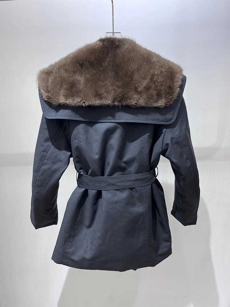 2025 الشتاء النساء أوزة أسفل معاطف الطبيعية الحقيقية Muskrat فرو المنك طوق سترة سترة أبلى الفاخرة سترة منفوخة
