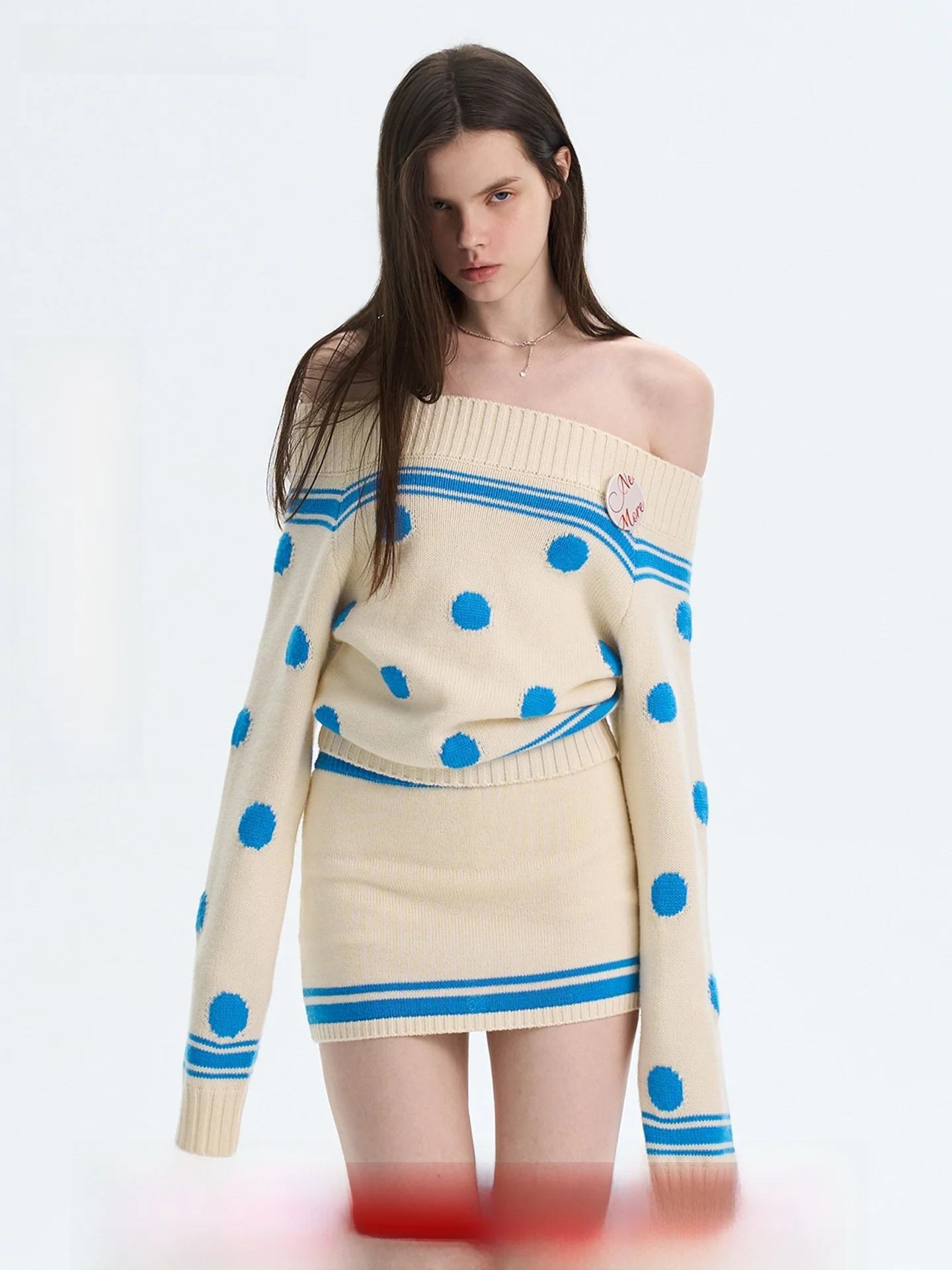 

Ретро-свитер в цветную полоску в горошек для создания праздничного образа: модный женский топ с длинными рукавами для осени и зимы, теплый и стильный.