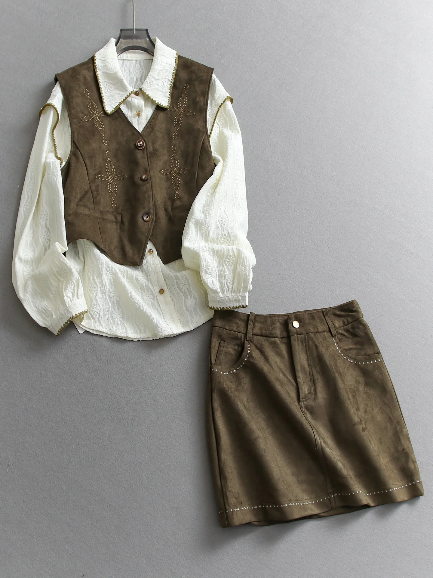 

Women's Floral Embroidered Suede Shirt Vest Short Skirt Set Spring Fashion Three-Piece Outfit High Waist Button-Up Loose Fit