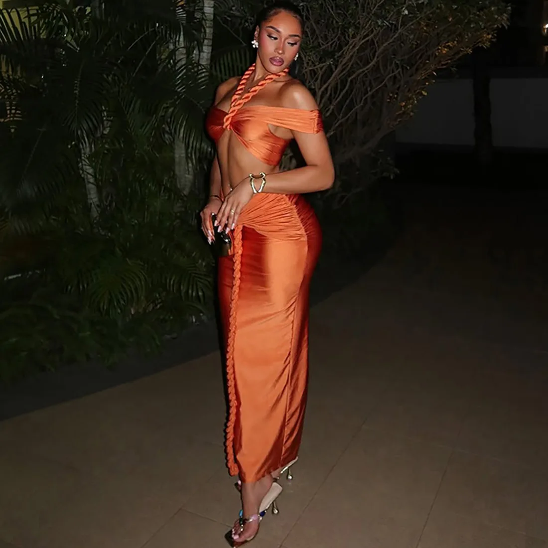 

Комплект из 2 предметов для отпуска: пляжный топ с открытыми плечами и завязками на шее + облегающая макси-юбка с драпировкой, сексуальный наряд для вечеринок и клубов