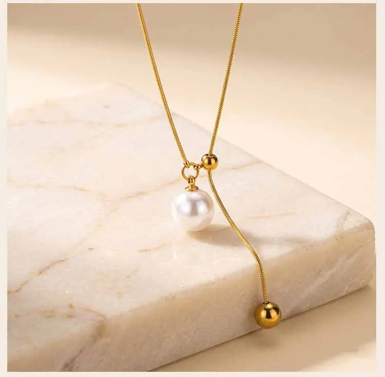 Perlen-Lariat-Halskette für Damen, vergoldete Edelstahl-Y-Halskette mit verstellbarer Schiebekette und Perlenanhänger, zarter Schmuck – Detail 3