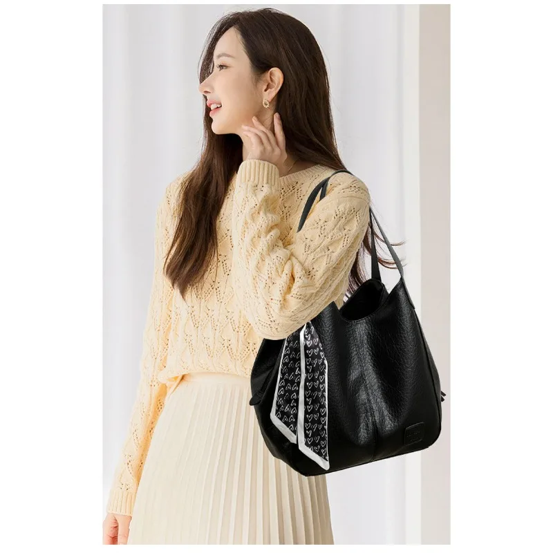 1PCS Shoulder Bag Wear‑resistant PU Fabric Shoulder Bag Casual Style Large‑capacity Underarm Tote Bag Daily Outfit Light Luxury