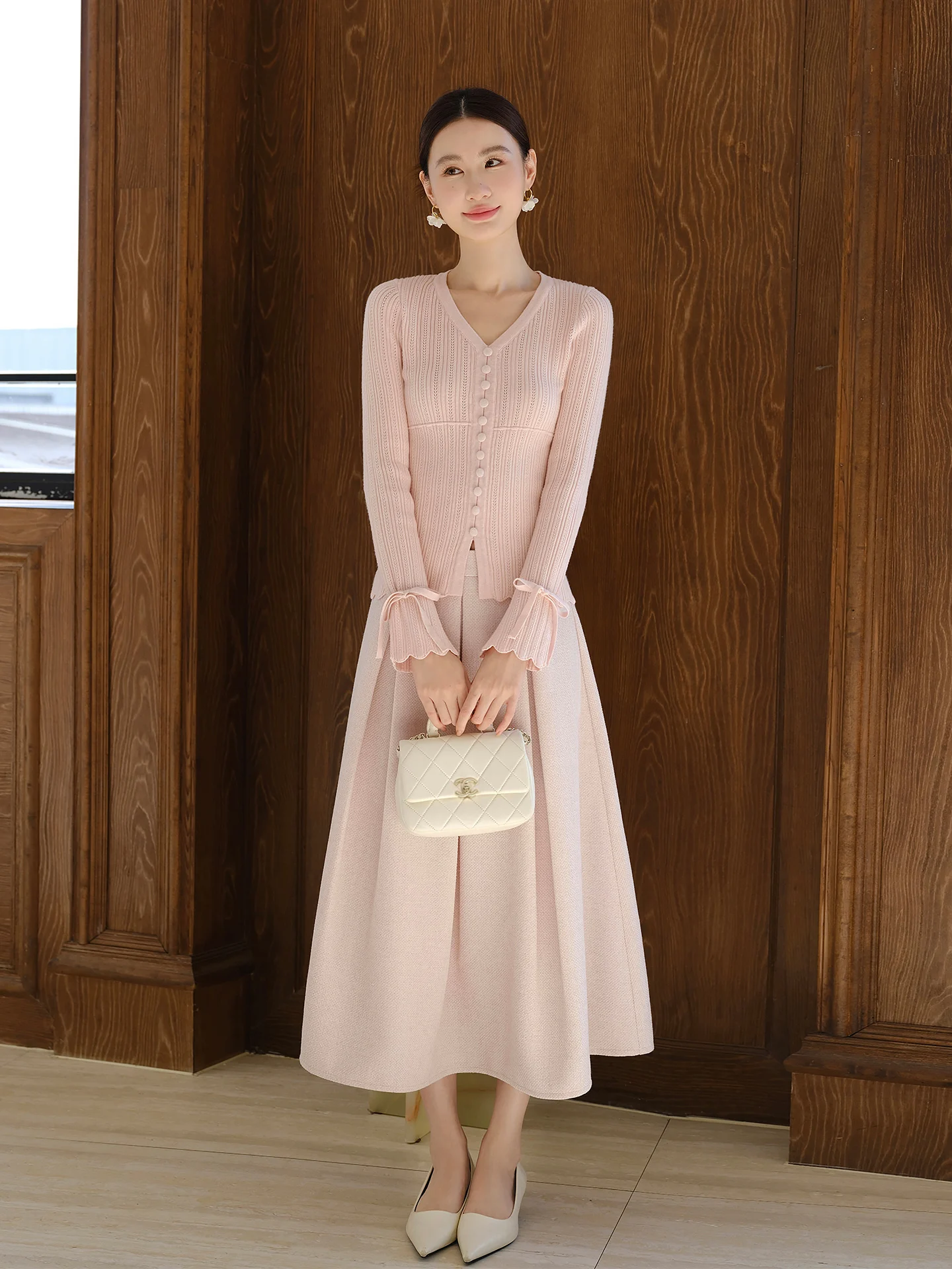 

Женский облегающий вязаный топ XXNING с V-образным вырезом и декоративной завязкой, весенний, премиум-класса, базовый слой, корейский стиль, с длинным рукавом