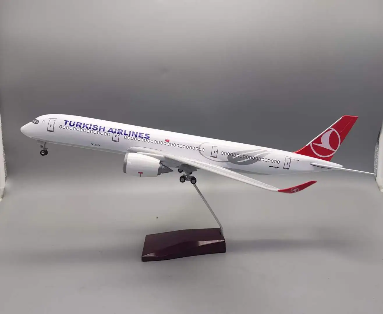 Turkish Airlines 47CM 1:142 Scale Model Aircraft A350 Airbus LED Light Die-casting Machine Collected As A Gift By Aviation