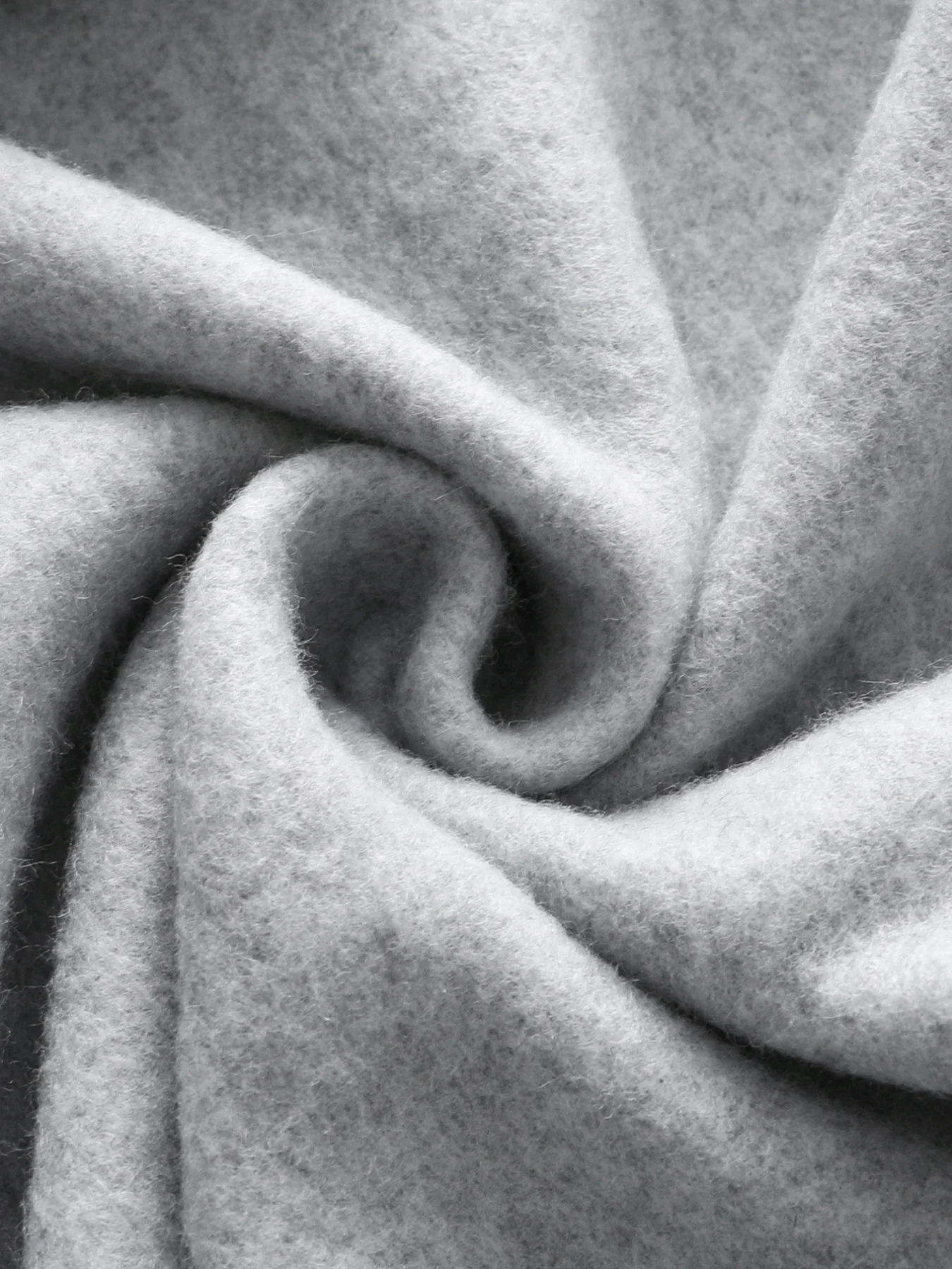 Men's Minimalist Hoodie for Everyday Outfits, with Hood and Functional Pockets, Comfortable Spring/Autumn Jacket